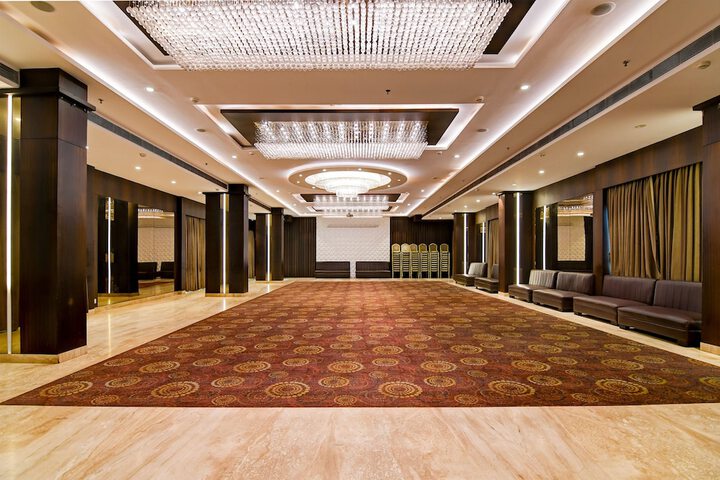 Ballroom/Hall 89 of 117