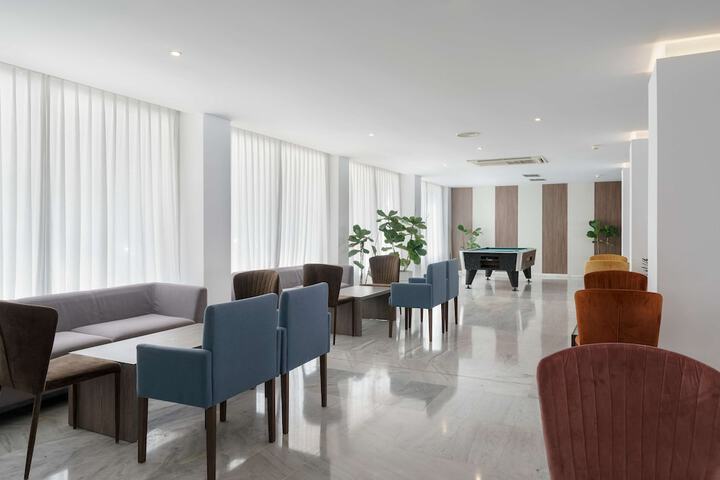 Entrance & Lobby