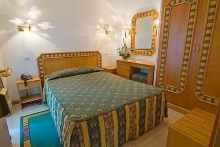 Room 10 of 64