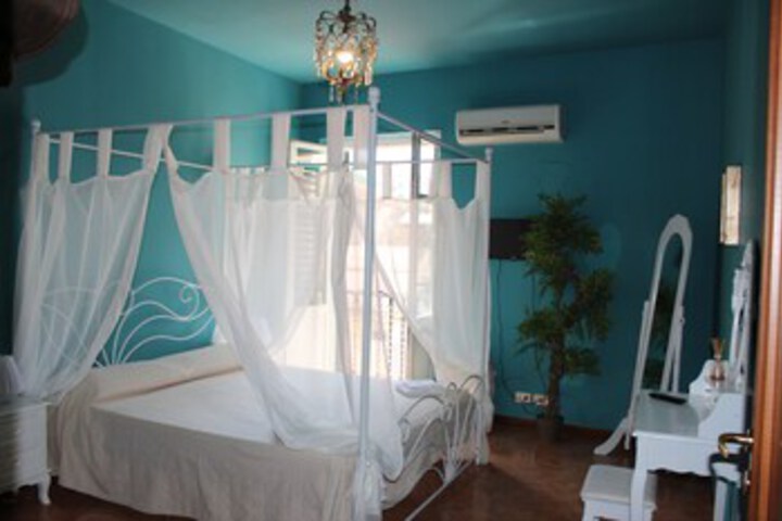 Room 27 of 27