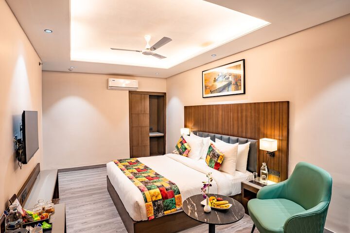 Room 12 of 35