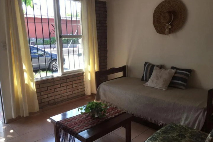 Room 8 of 12