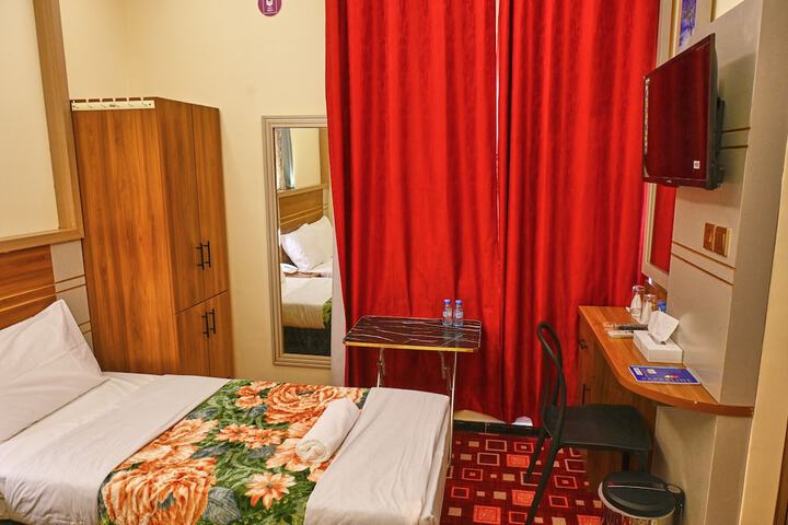 Room 9 of 25