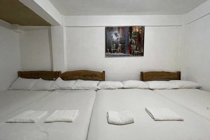 Room 32 of 59
