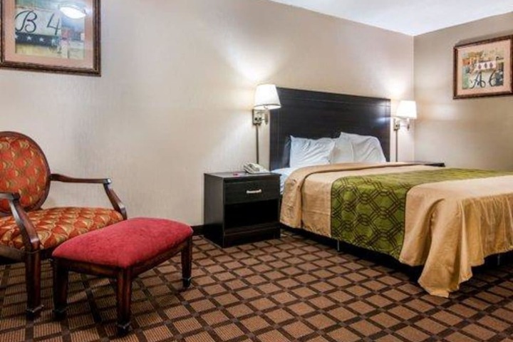 1 King Bed (2 of 5)