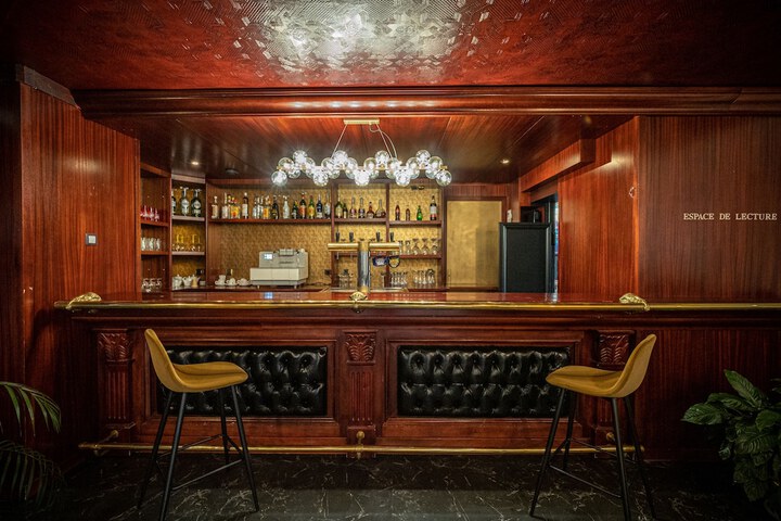 Lounge 14 of 20