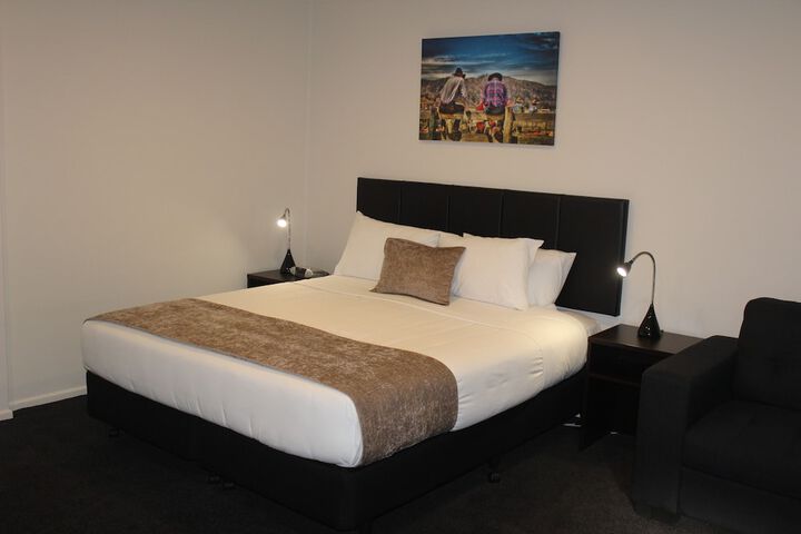 Room 3 of 28