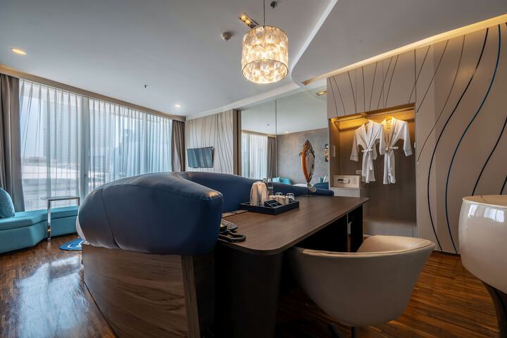 Room 33 of 148
