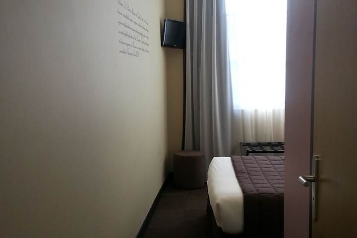 Room 5 of 41