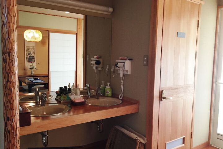 Room 11 of 50