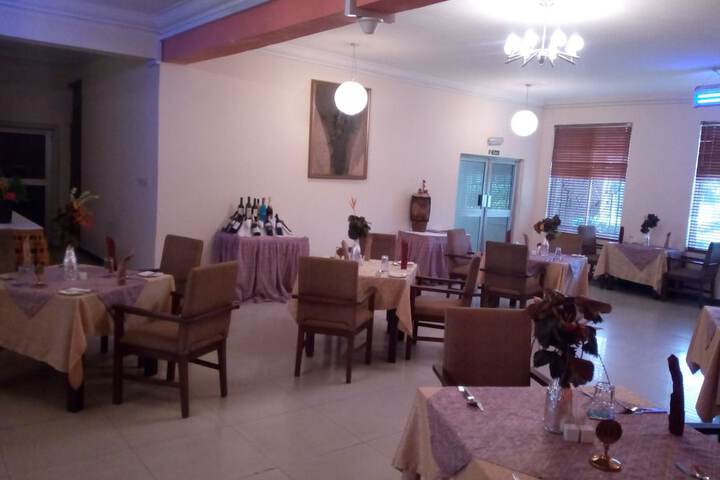 Dining 52 of 81