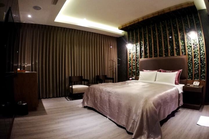 Room 7 of 37