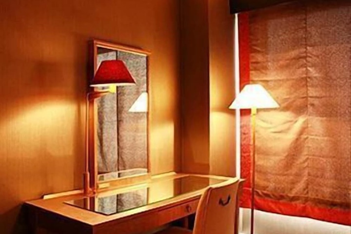 Room 27 of 66