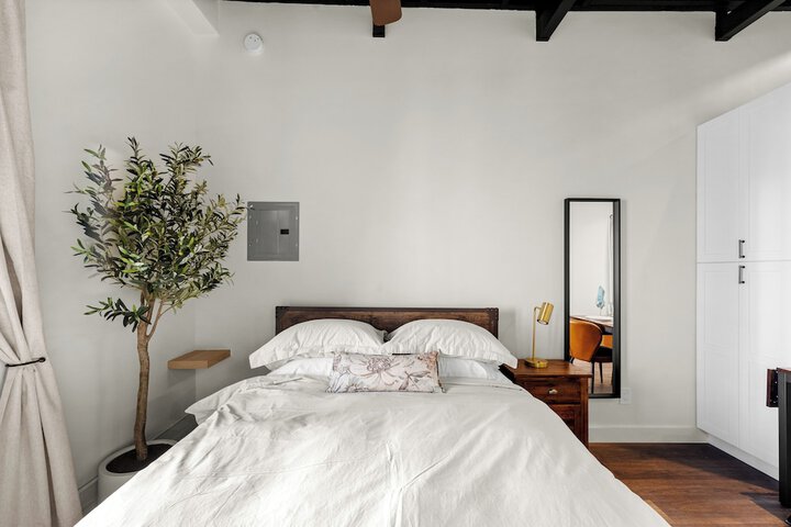 Room 43 of 191
