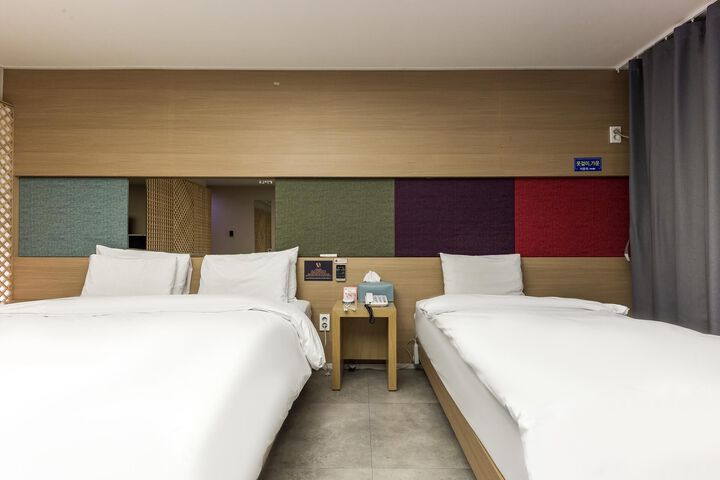 Room 98 of 120