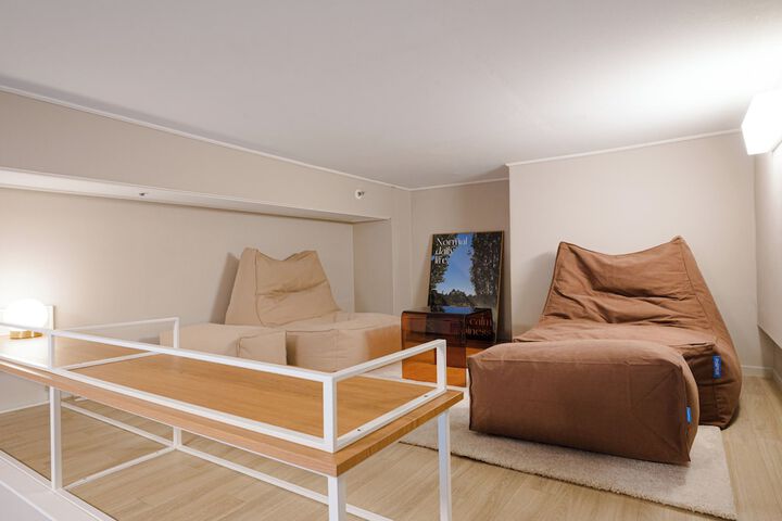 Room 4 of 37