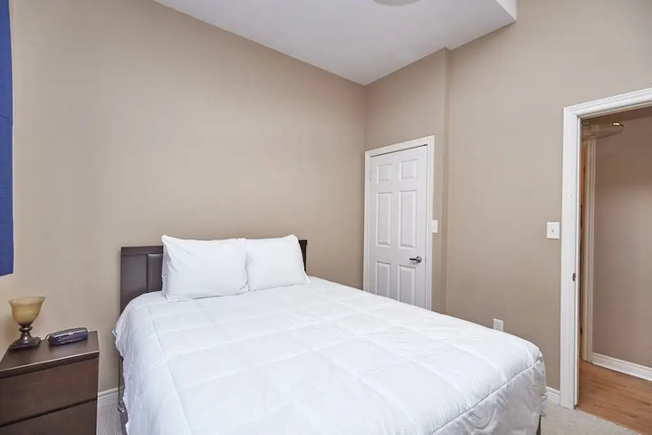Room 4 of 10