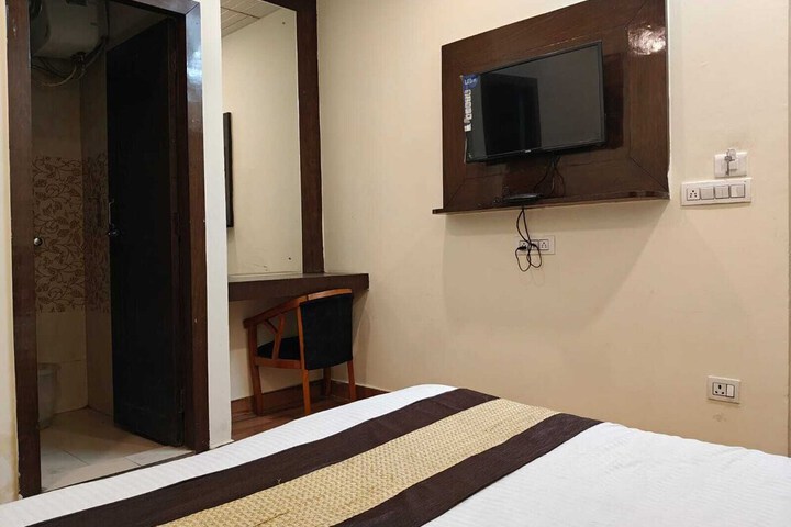 Room 12 of 38
