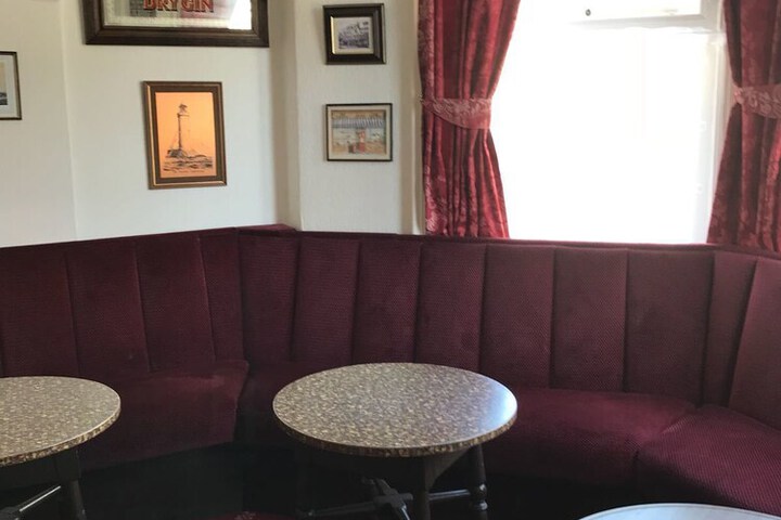 Lounge 20 of 37