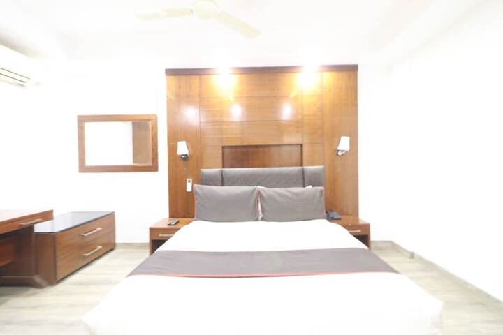 Room 5 of 15