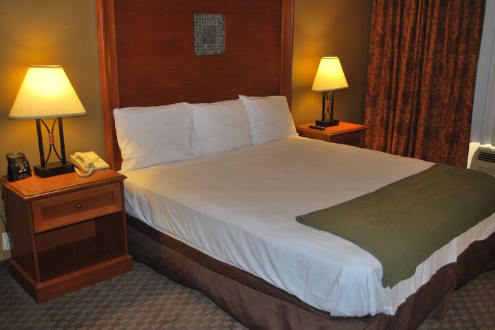 1 King Bed (12 of 12)