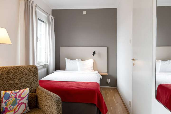 Room 10 of 84