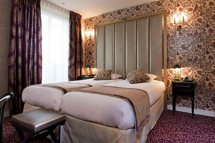 Room 32 of 53