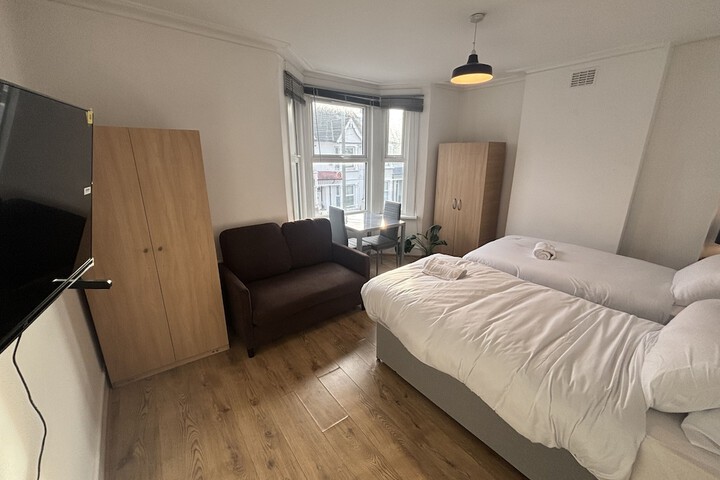 Room 12 of 27