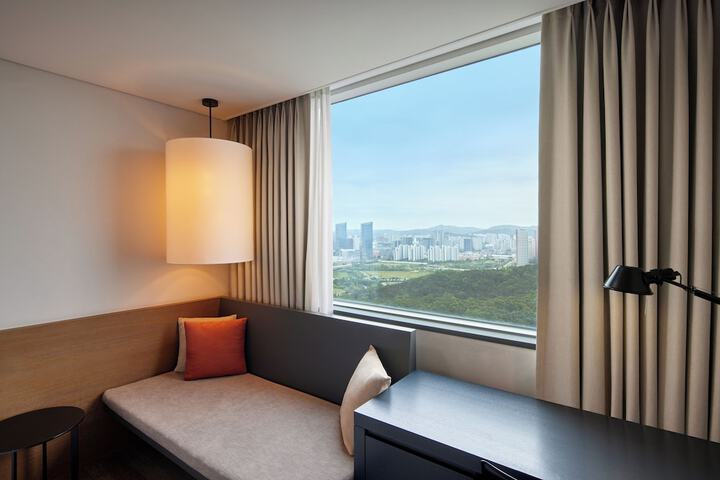 Room 26 of 52