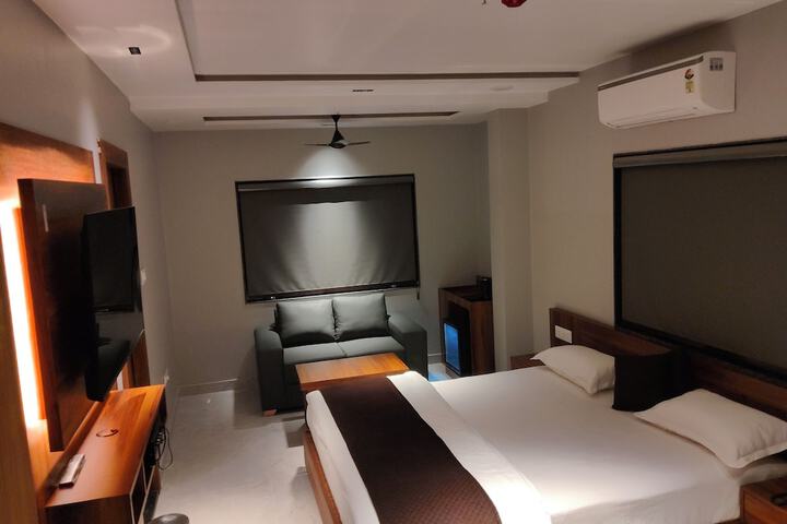 Room 2 of 23