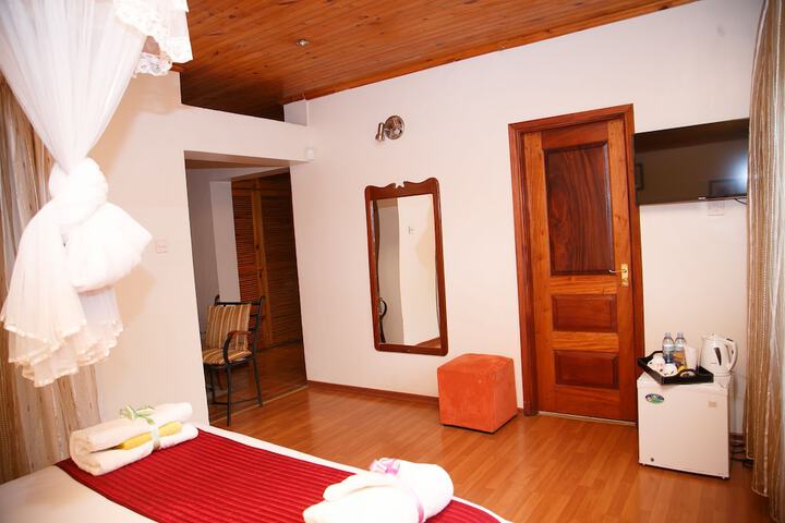 Room 12 of 76
