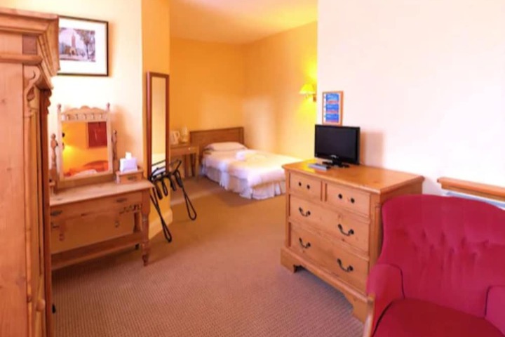 Room 8 of 43