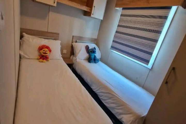 Room 2 of 25