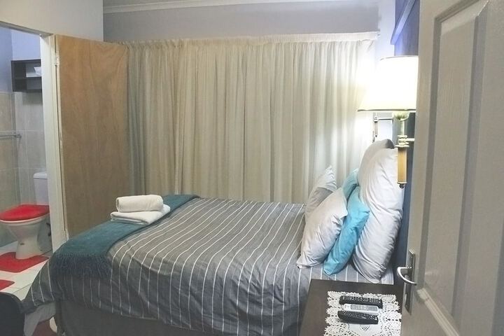 Room 9 of 33