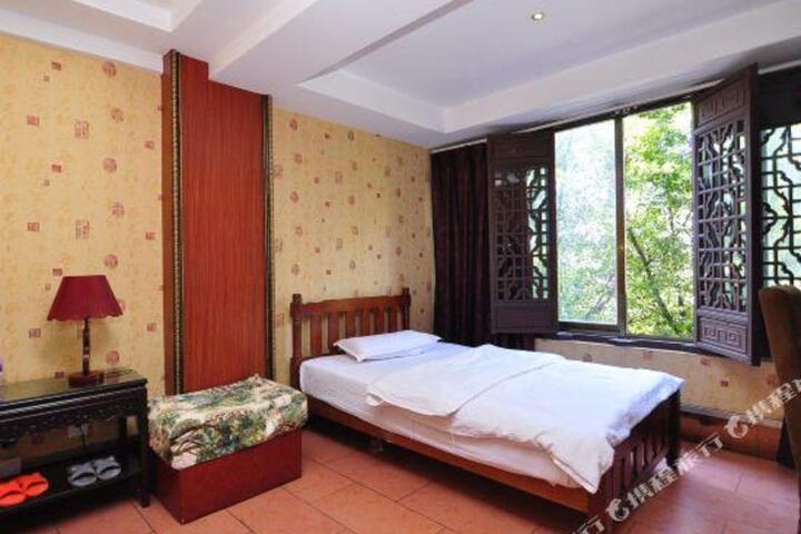 General 4 of 23