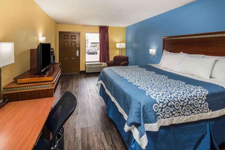 1 King Bed (6 of 16)