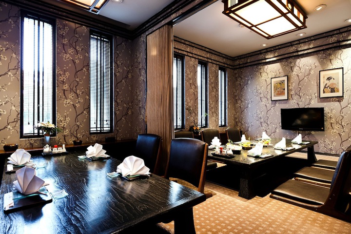 Dining 68 of 100