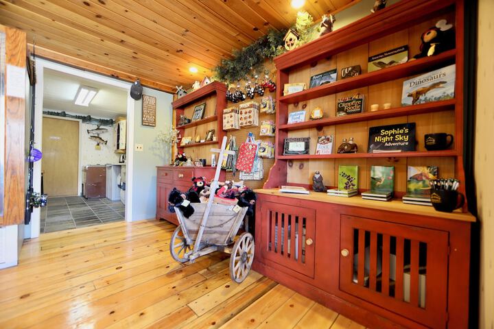 Gift Shop 9 of 16