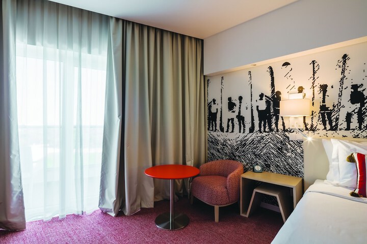 Room 35 of 128