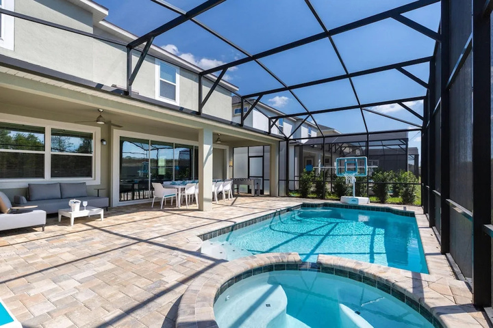 Pool 15 of 28