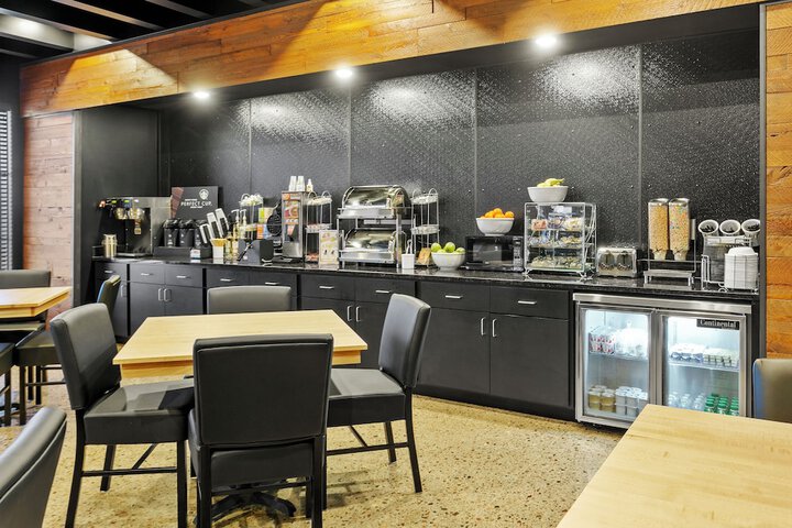 Breakfast/Coffee Service 55 of 100