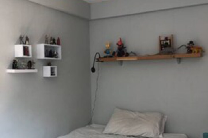Room 13 of 16