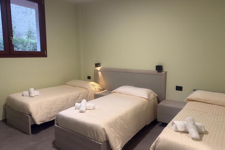 Room 27 of 104