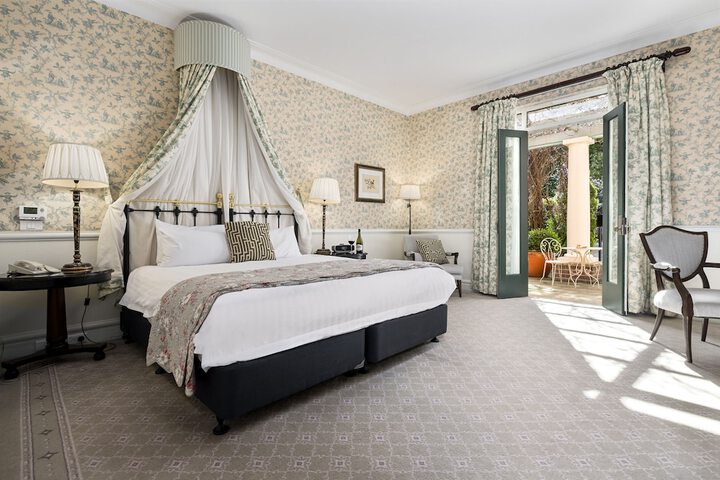 Room 3 of 76