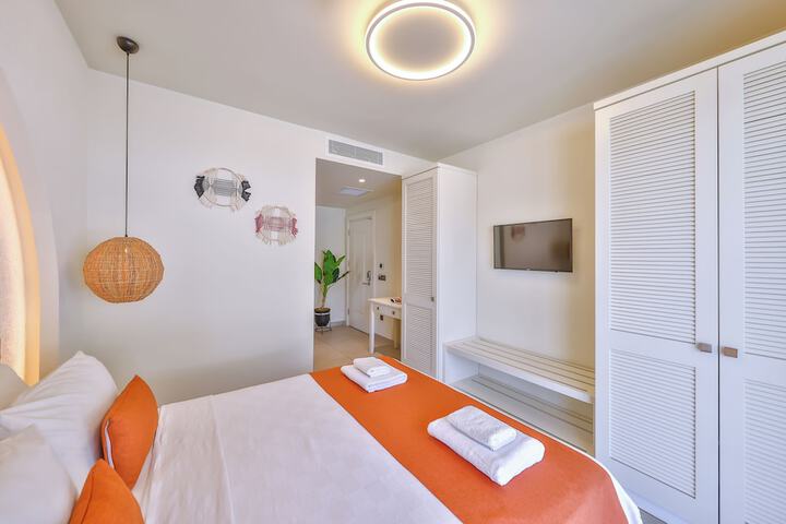 Room 15 of 34