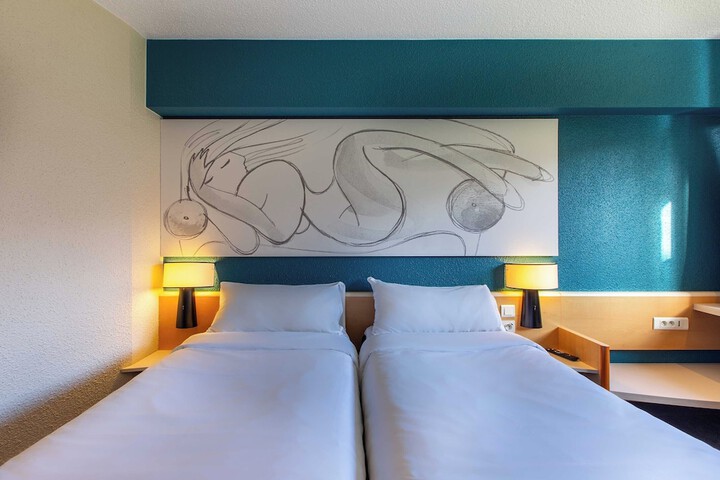 Room 19 of 39