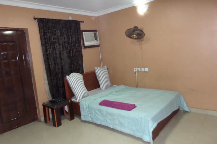 Room 5 of 17