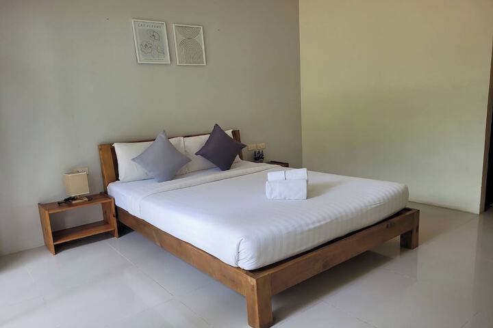 Room 3 of 28