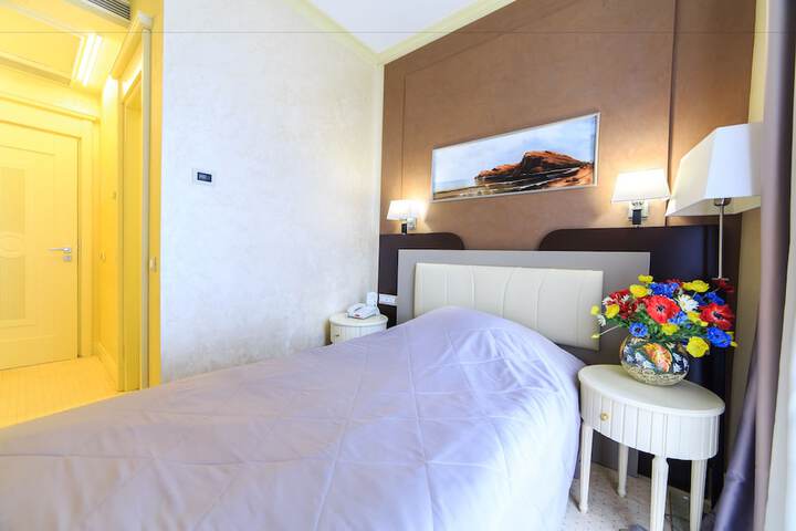 Room 19 of 117