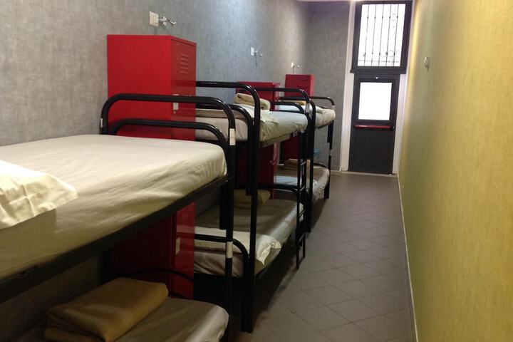Room 27 of 51